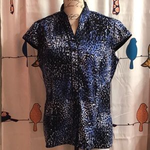 NUE OPTIONS CLASSIC ANIMAL PRINT BUTTON FRONT CAP SLEEVE BLOUSE L